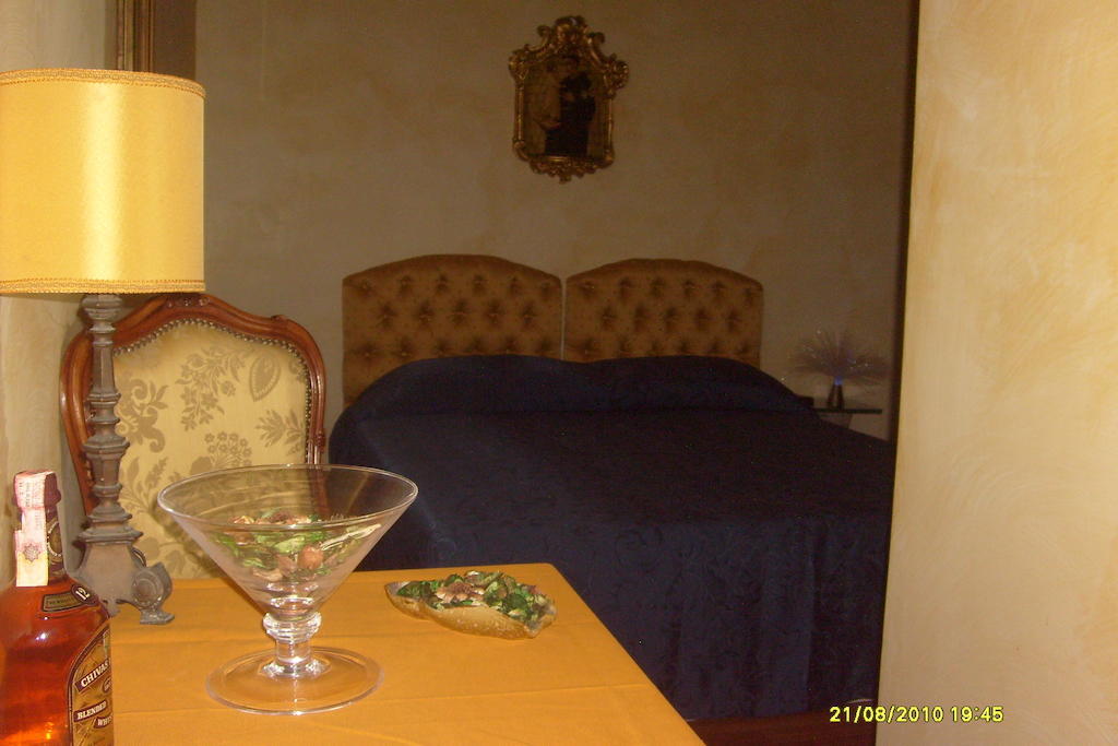 B&B Carolina Plebiscito R. Nápoles Habitación foto