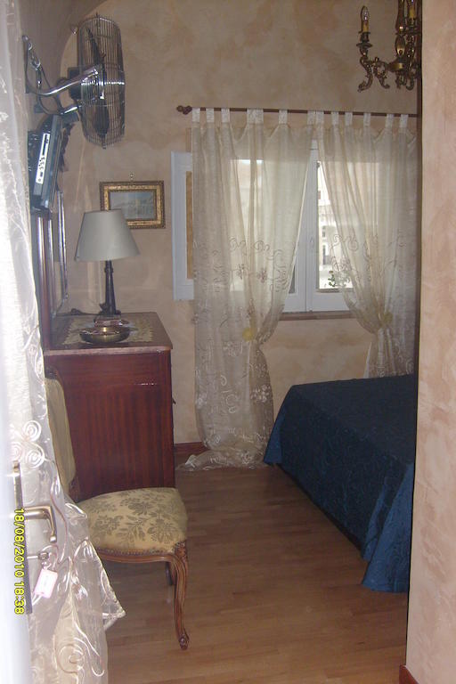 B&B Carolina Plebiscito R. Nápoles Habitación foto
